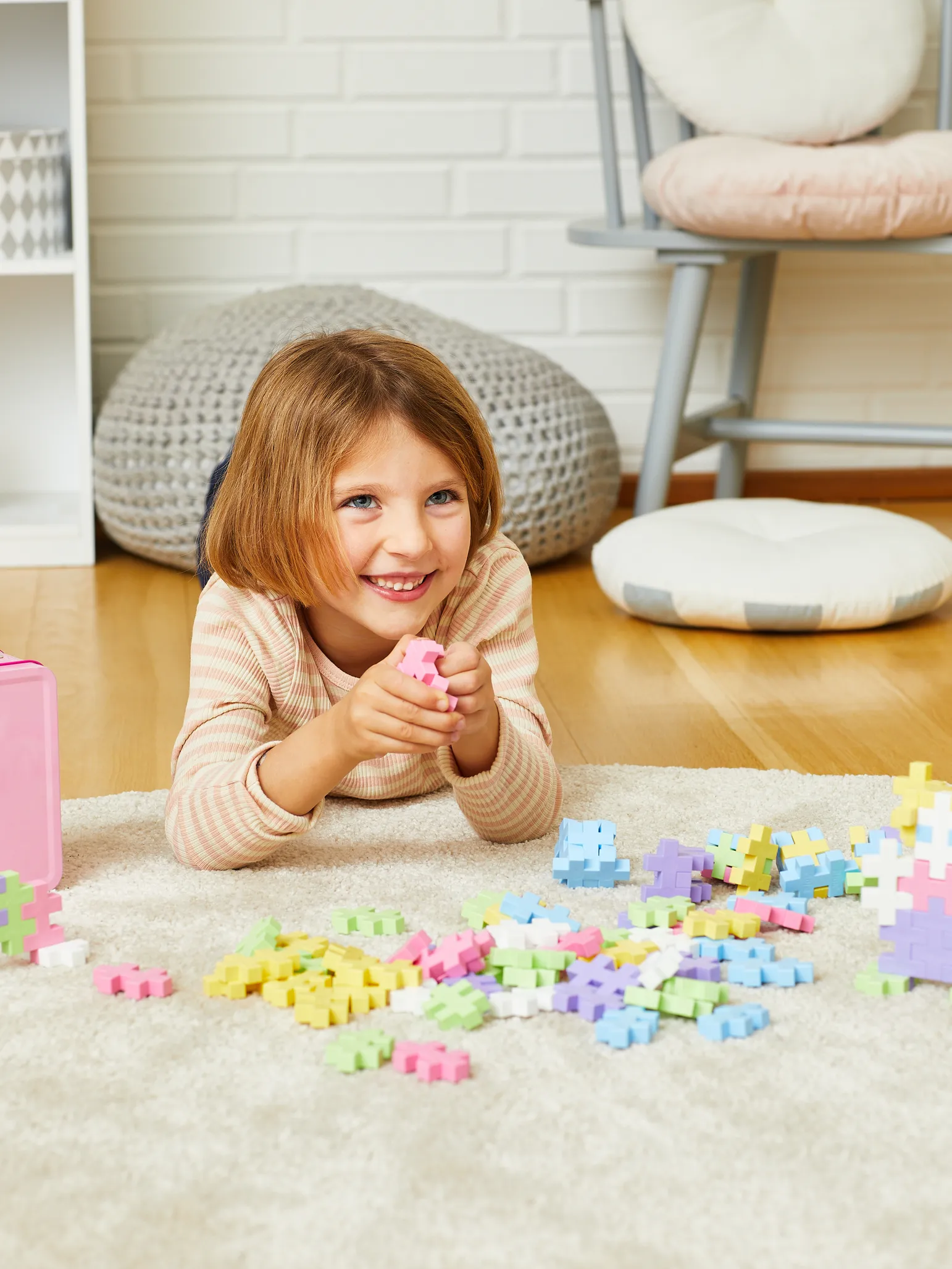 BIG Metal Suitcase Pink - 70 pcs - Image 4