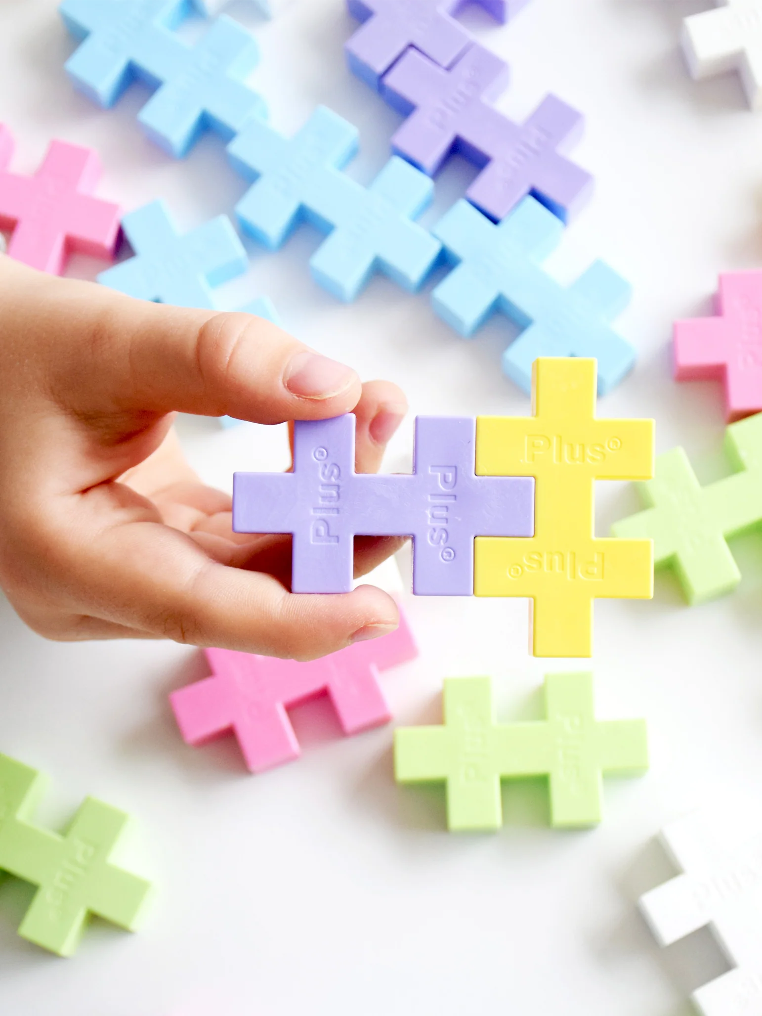 BIG Metal Suitcase Pink - 70 pcs - Image 5