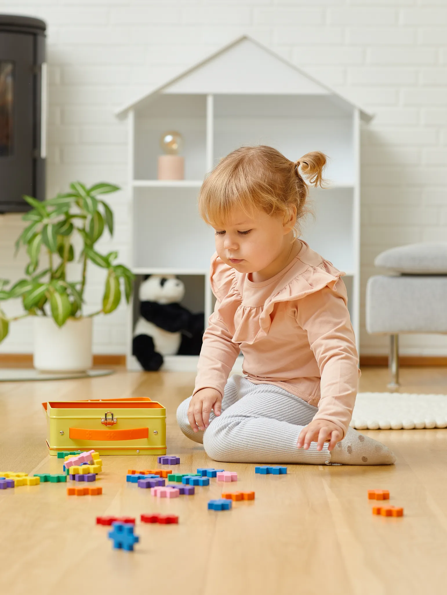 BIG Metal Suitcase Yellow - 70 pcs - Image 4